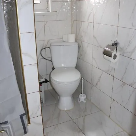 гостинний двір вишня