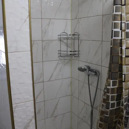 гостинний двір вишня