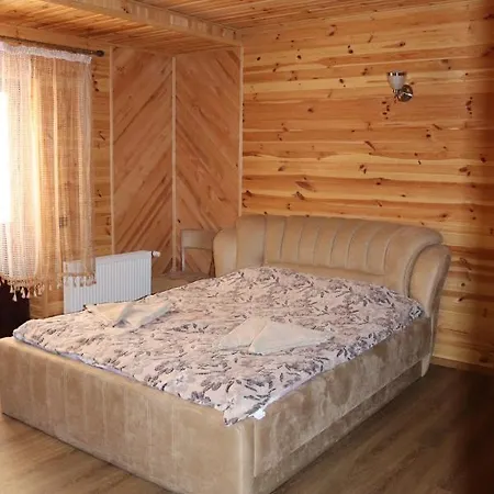гостинний двір вишня Bukovel