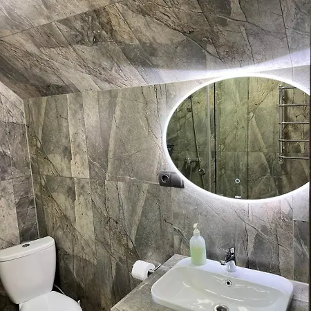 гостинний двір вишня Μπούκοβελ