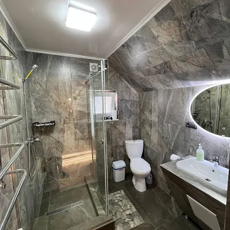 гостинний двір вишня