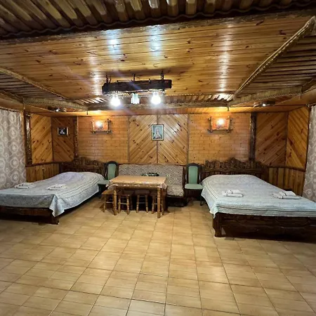 гостинний двір вишня