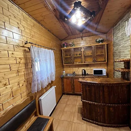 гостинний двір вишня Μπούκοβελ