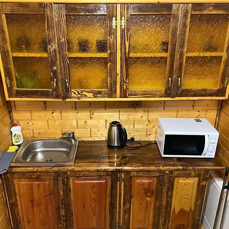 гостинний двір вишня