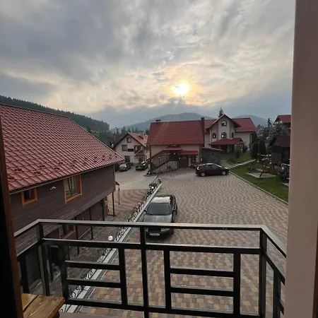 гостинний двір вишня Guest house Bukovel