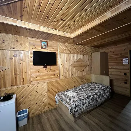 гостинний двір вишня