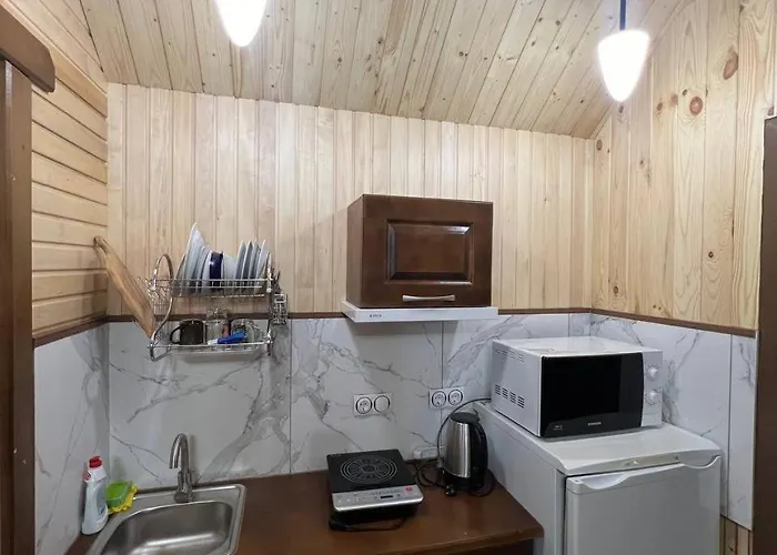 гостинний двір вишня