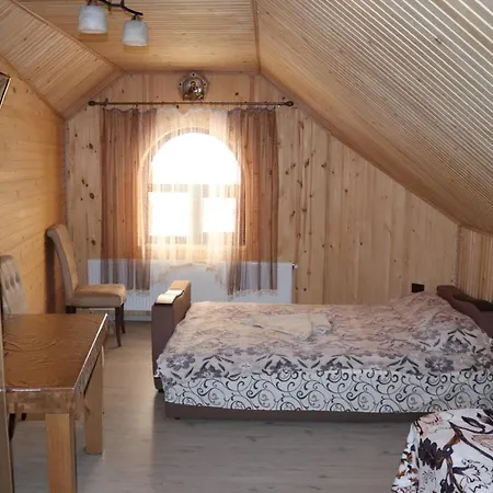 гостинний двір вишня