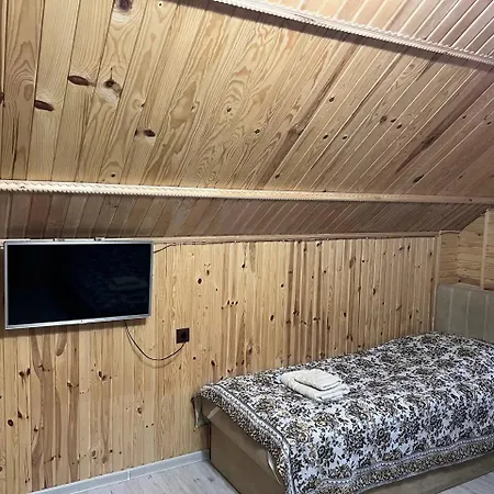 гостинний двір вишня Bukovel