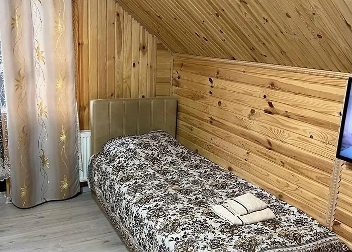Konukevi гостинний двір вишня Bukovel